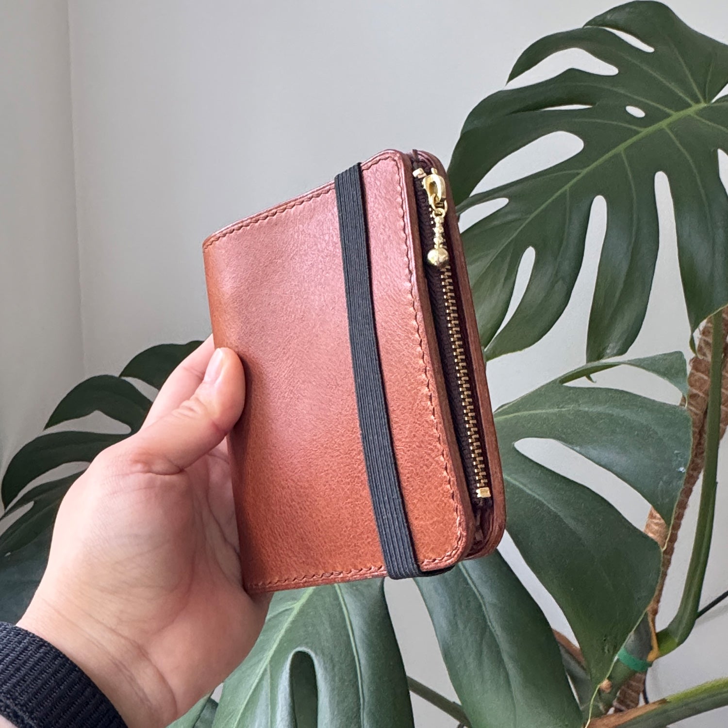 RTS: A8 Mini 5 Zipper Flyleaf with band (Dark Brown)