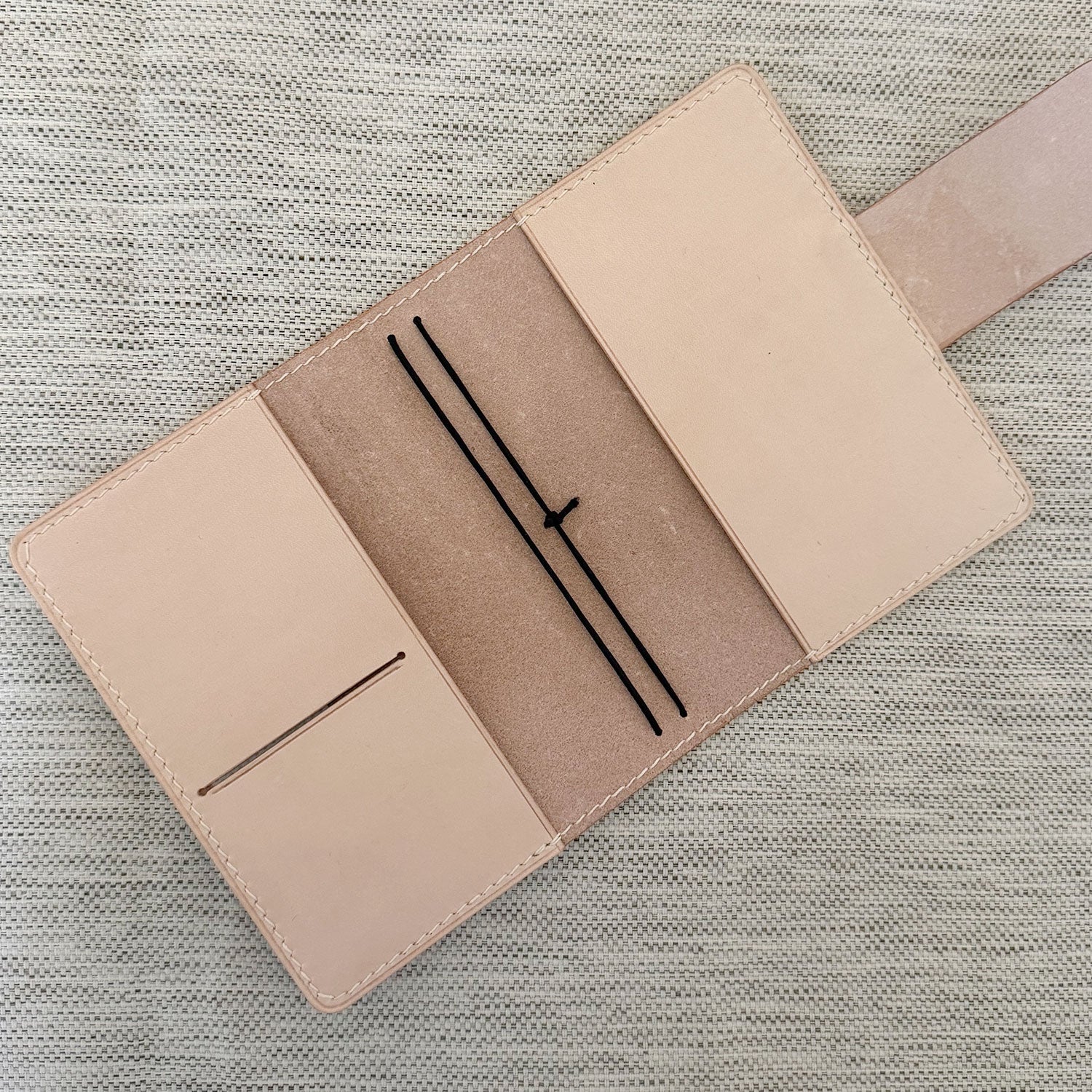 RTS: Traveler's Notebook Cover: Passport (Natural Sand)