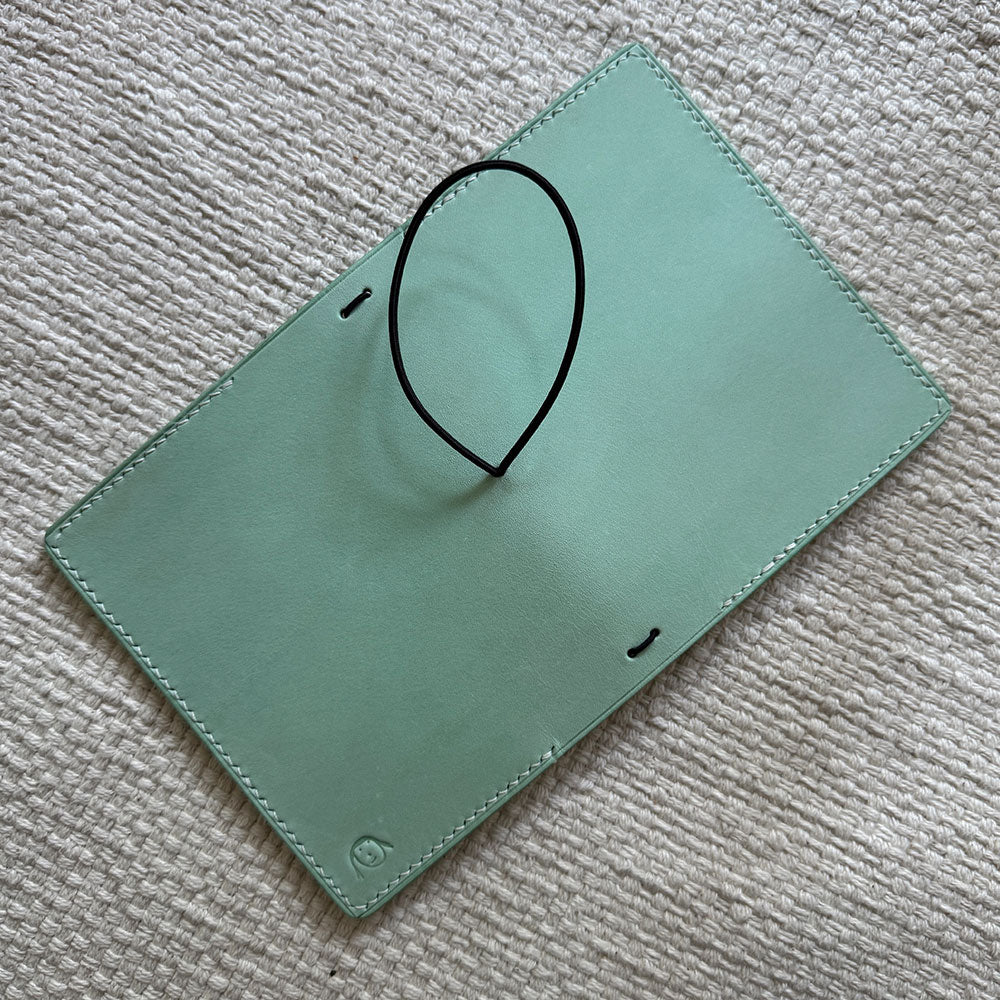 RTS: Traveler's Notebook Cover: Passport (Mentha)