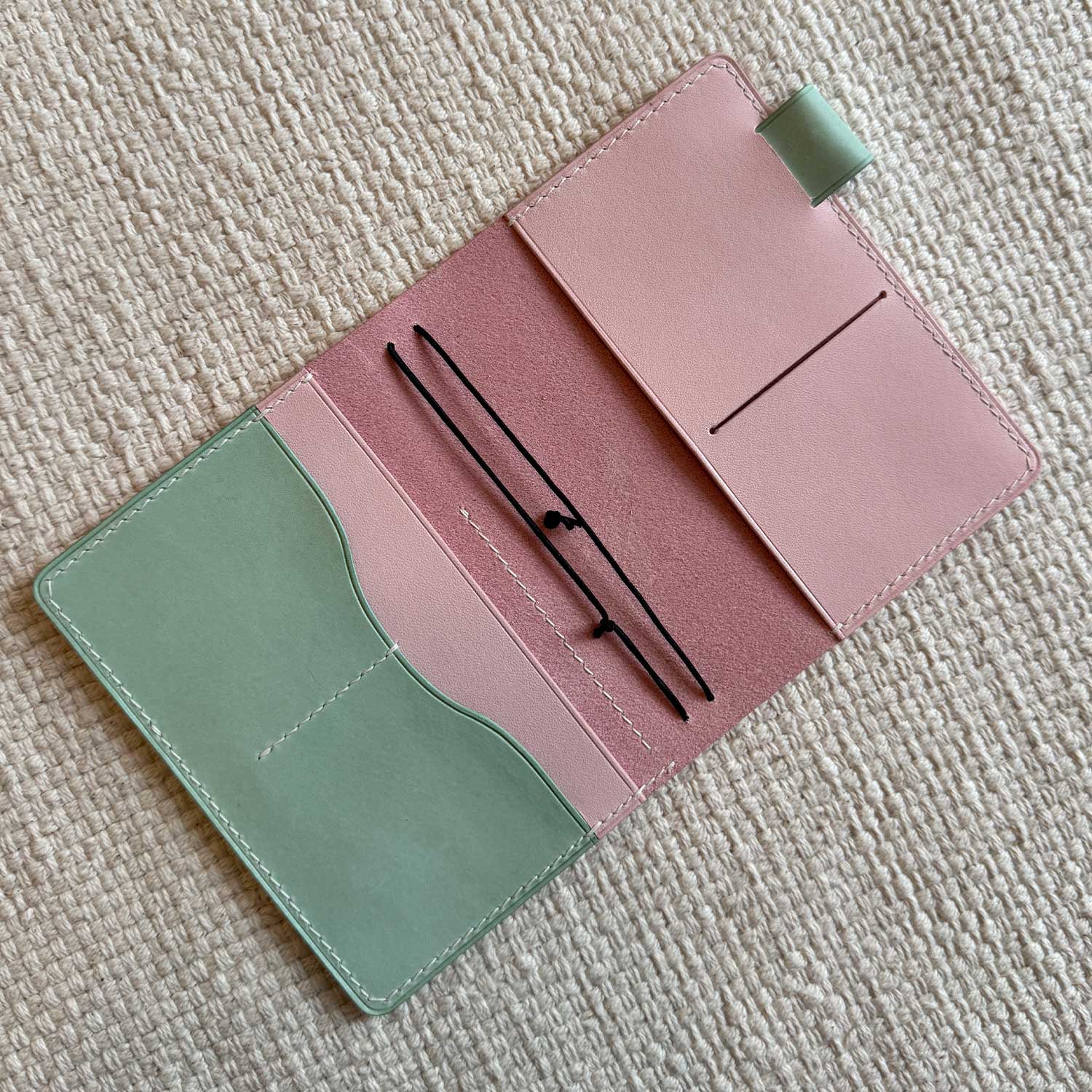 RTS: Traveler's Notebook Cover: Passport (Rosa & Mentha)