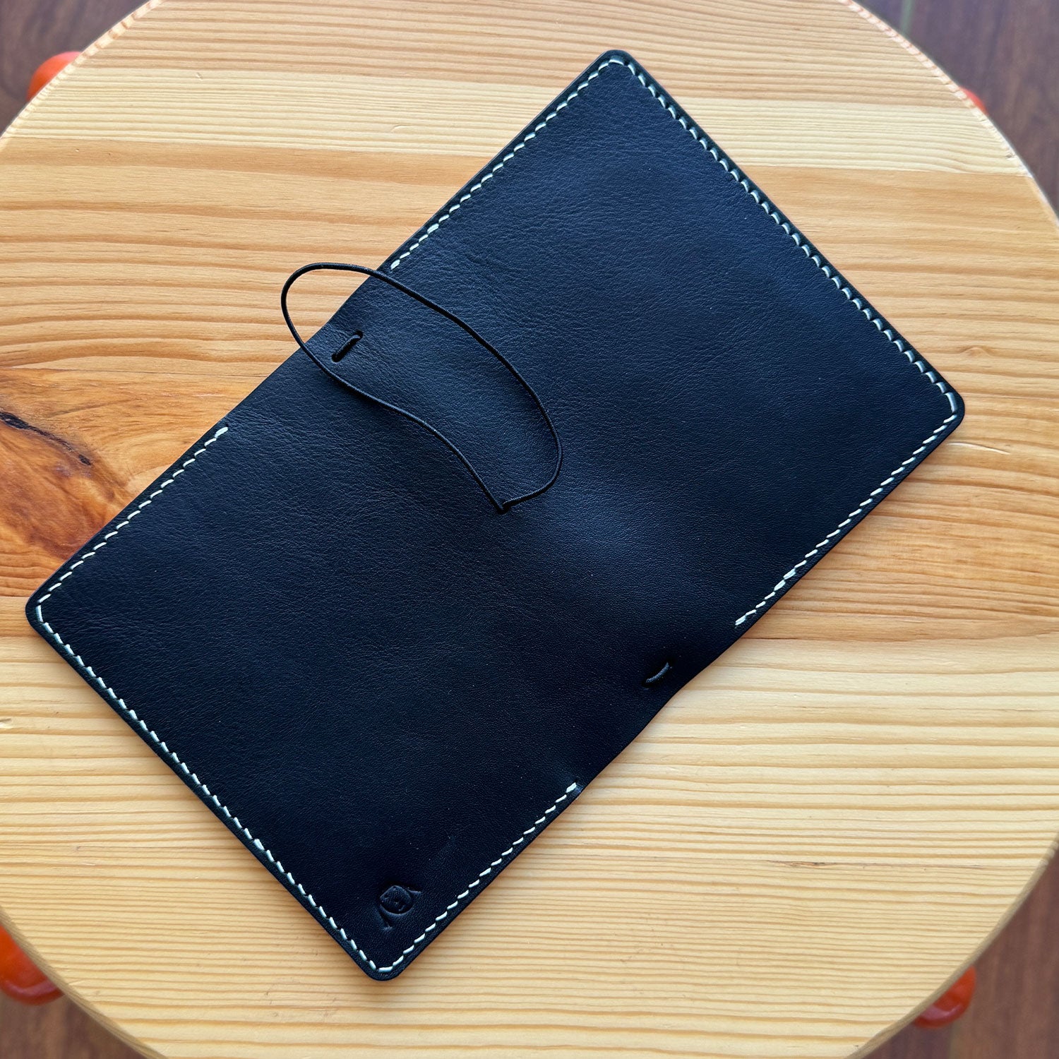 RTS: Traveler's Notebook Cover: Passport (Pebbled Black & Dark Natural)