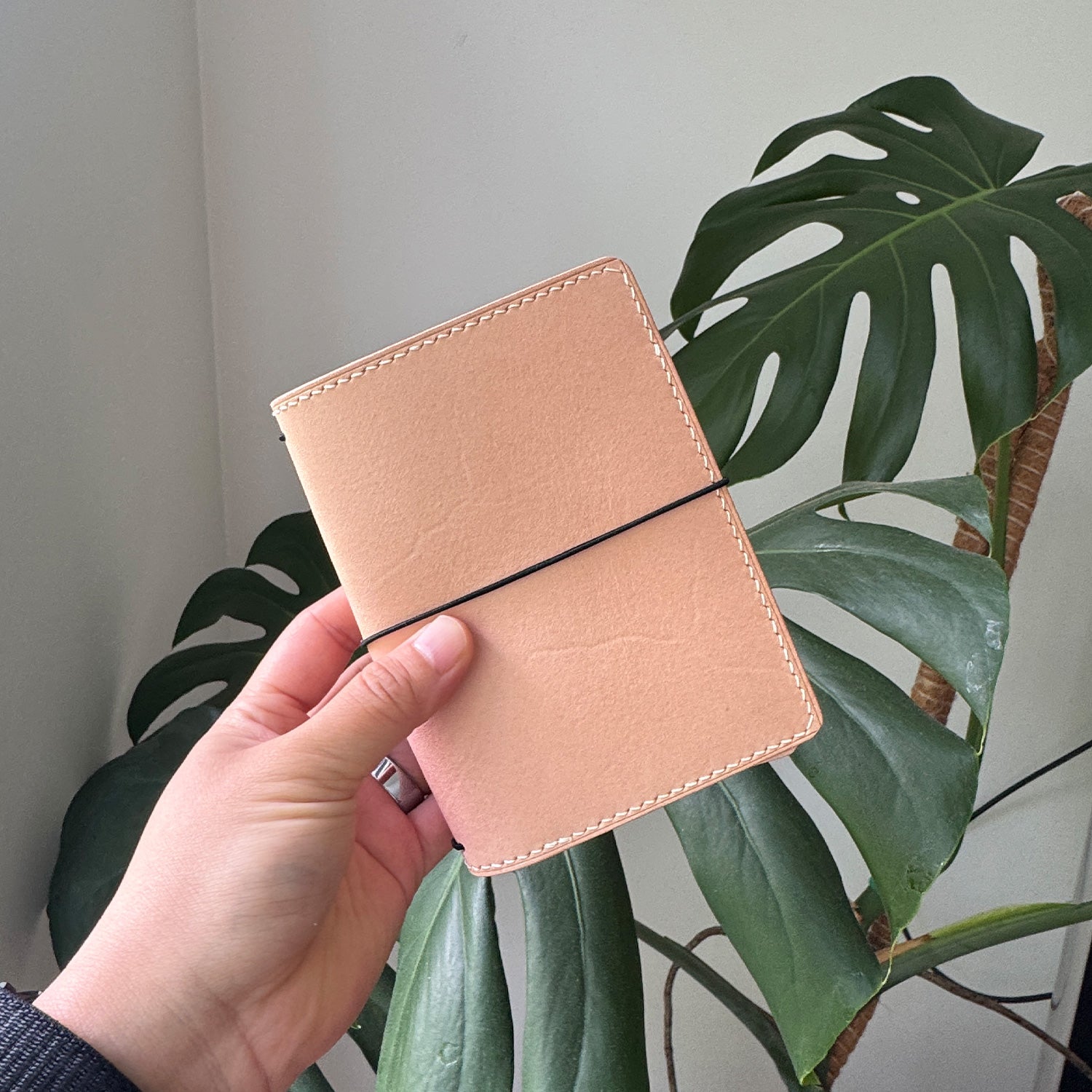 RTS: Traveler's Notebook Cover: Passport (Beige & Natural Sand)