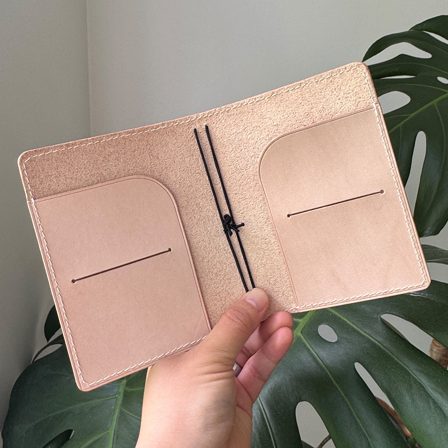 RTS: Traveler's Notebook Cover: Passport (Beige & Natural Sand)
