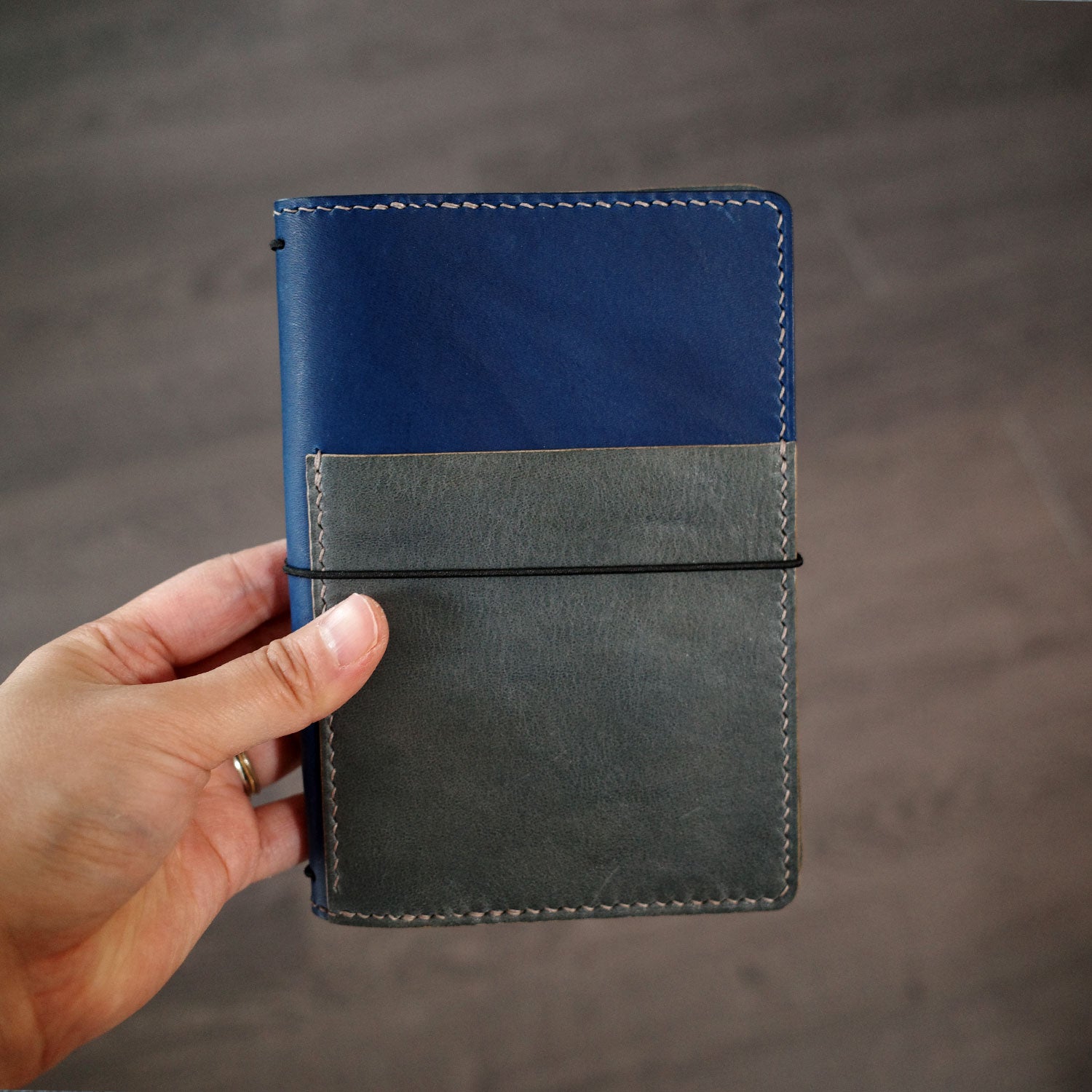RTS: Traveler's Notebook Cover: Pocket (Marine & Blue Grey)
